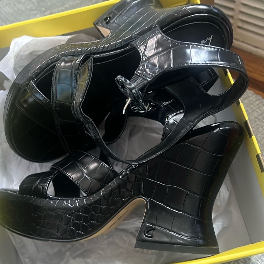 sam edelmen circus.. Black sandals